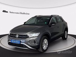 Grigio indyum/tetto nero Usata 2024 VW T-Roc Life SUV | 26.900 € (Buon prezzo)