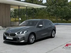 Skyscraper grey metallic Nuova 2025 BMW 118 Comfort Edition Due volumi | 33.000 € (Super prezzo)