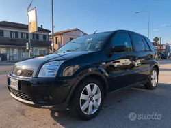 Nero Usata 2005 Ford Fusion Collection Tre volumi | 2600 € (Buon prezzo)