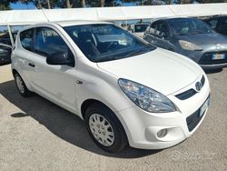 Bianco Usata 2010 Hyundai i20 Comfort Tre volumi | 2799 € (Buon prezzo)