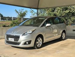 Argento(met.) Usata 2015 Peugeot 5008 Business-Line Monovolume | 7400 € (Buon prezzo)