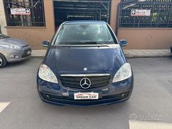 Blu Usata 2011 Mercedes A160 Avantgarde Tre volumi | 4500 € (Cara)