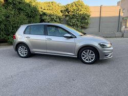 Grigio Usata 2019 VW Golf VII Trendline Tre volumi | 16.900 € (Buon prezzo)
