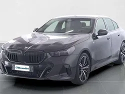 Grigio Usata 2024 BMW 520 M Sport Tre volumi | 54.000 € (Buon prezzo)