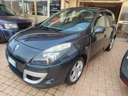 Grigio Usata 2011 Renault Scénic III Luxe Monovolume | 3800 € (Buon prezzo)