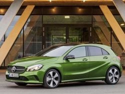 Nero Usata 2016 Mercedes A180 Tre volumi | 13.750 € (Buon prezzo)