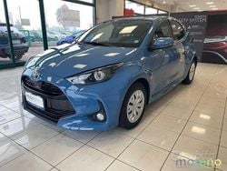 Grigio Usata 2022 Toyota Yaris Hybrid Trend Due volumi | 17.990 € (Buon prezzo)