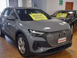 Grigio selce / metallizzato Usata 2023 Audi Q4 e-tron Business SUV | 33.600 € (Ottimo prezzo)