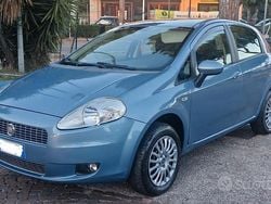 Grigio Usata 2009 Fiat Punto Due volumi | 3600 € (Molto cara)
