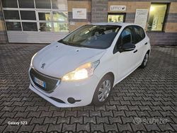 Bianco Usata 2013 Peugeot 208 Due volumi | 4900 € (Buon prezzo)