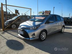 Grigio Usata 2014 Toyota Yaris Style Tre volumi | 7990 € (Buon prezzo)