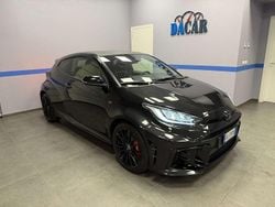 Nero metallizzato Usata 2024 Toyota Yaris Tre volumi | 47.990 € (Ottimo prezzo)