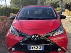 Rosso Usata 2015 Toyota Aygo X-wave Due volumi | 9350 € (Cara)