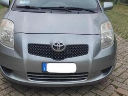 Grigio Usata 2007 Toyota Yaris Due volumi | 3500 € (Buon prezzo)