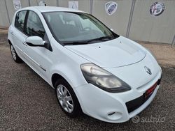 Bianco Usata 2011 Renault Clio II Tre volumi | 3490 € (Buon prezzo)