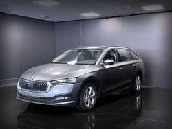 Grigio Usata 2023 Skoda Octavia Executive Station wagon | 19.900 € (Ottimo prezzo)