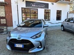 Grigio Usata 2022 Toyota Yaris Hybrid Active Tre volumi | 17.600 € (Buon prezzo)