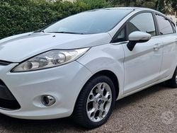Bianco Usata 2013 Ford Fiesta Titanium Tre volumi | 3900 € (Ottimo prezzo)