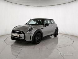 Grigio metallizzato Usata 2024 Mini Cooper Essential Due volumi | 26.900 € (Cara)