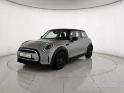 Grigio metallizzato Usata 2024 Mini Cooper Essential Due volumi | 26.900 € (Buon prezzo)