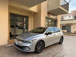 Argento Usata 2021 VW Golf VIII Style Tre volumi | 23.900 € (Buon prezzo)
