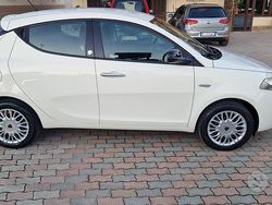 Bianco Usata 2016 Lancia Ypsilon Due volumi | 6499 € (Buon prezzo)