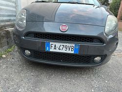 Grigio Usata 2015 Fiat Punto Lounge Tre volumi | 4800 € (Ottimo prezzo)