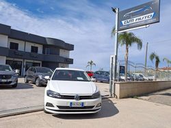 Bianco Usata 2017 VW Polo Comfortline Tre volumi | 11.900 € (Buon prezzo)