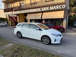 Bianco Usata 2013 Toyota Auris Hybrid Lounge Station wagon | 7900 € (Ottimo prezzo)