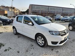 Bianco Usata 2015 Dacia Sandero Lauréate Due volumi | 4999 € (Buon prezzo)