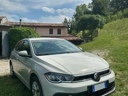 Bianco Usata 2022 VW Polo Comfortline Tre volumi | 19.000 € (Molto cara)