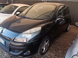 Nero Usata 2011 Renault Scénic Monovolume | 2999 €