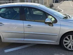 Argento Usata 2006 Peugeot 207 Tre volumi | 4500 € (Molto cara)