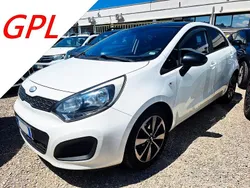 Bianco Usata 2013 Kia Rio 2 Tre volumi | 4990 € (Buon prezzo)