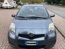 Grigio Usata 2009 Toyota Yaris Tre volumi | 4800 € (Buon prezzo)