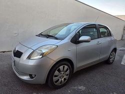 Argento metallizzato Usata 2007 Toyota Yaris Sol Tre volumi | 3970 € (Buon prezzo)