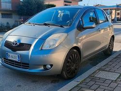 Grigio Usata 2008 Toyota Yaris Tre volumi | 3800 € (Buon prezzo)