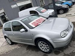 Argento Usata 2002 VW Golf IV Highline Tre volumi | 3200 € (Buon prezzo)