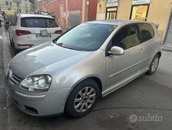 Grigio Usata 2005 VW Golf IV Comfortline Tre volumi | 2800 € (Buon prezzo)