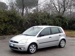 Grigio Usata 2005 Ford Fiesta Tre volumi | 2500 € (Buon prezzo)