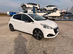 Bianco Usata 2016 Peugeot 208 GT-line Due volumi | 8900 € (Buon prezzo)