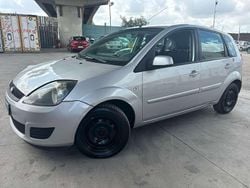 Grigio Usata 2007 Ford Fiesta Ghia Due volumi | 1350 € (Ottimo prezzo)
