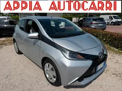 Argento Usata 2017 Toyota Aygo X-play Due volumi | 10.400 € (Buon prezzo)