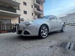 Usata 2011 Alfa Romeo Giulietta Tre volumi | 3900 € (Buon prezzo)