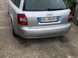 Grigio Usata 2003 Audi A4 Tre volumi | 1750 € (Buon prezzo)