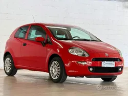 Rosso ferrari Usata 2015 Fiat Punto Young Due volumi | 6800 € (Cara)