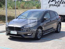 Grigio Usata 2017 Ford Focus ST-Line Due volumi | 9590 € (Buon prezzo)