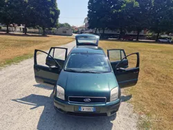 Usata 2005 Ford Fusion Due volumi | 1690 € (Buon prezzo)