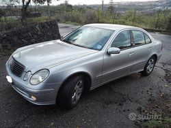 Usata 2005 Mercedes E320 Tre volumi | 1000 €