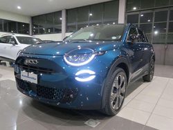 Verde mare met Nuova 2025 Fiat 600 La Prima SUV | 24.900 €